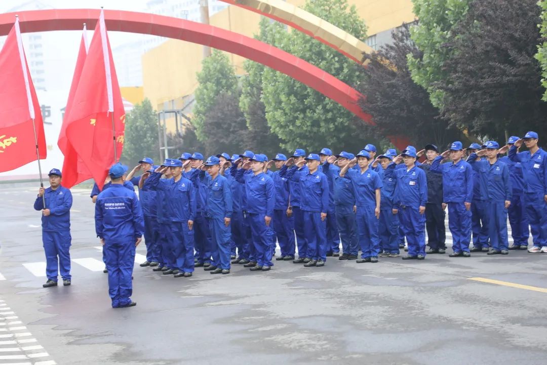 衛(wèi)輝市第一支企業(yè)民兵連成立！